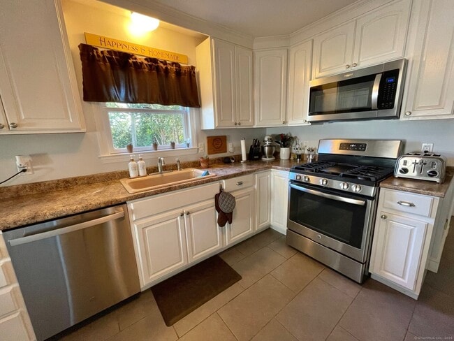 54 Highland Terrace in Stratford, CT - Building Photo - Building Photo