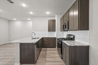 1210 Hugh Lndg Rd in Houston, TX - Building Photo - Building Photo