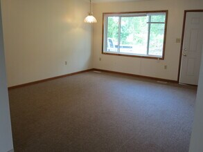 1522 Starview Dr in Cedar Falls, IA - Foto de edificio - Building Photo