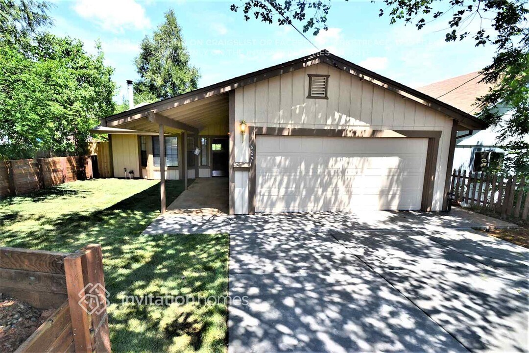 627 Myrtle Ave in Placerville, CA - Foto de edificio