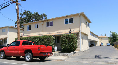 Kelly Apartments in Yuba City, CA - Foto de edificio - Building Photo