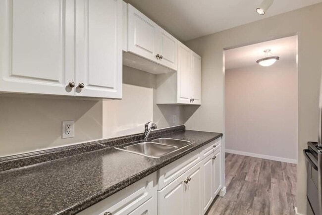 Fairway Plaza in Medicine Hat, AB - Foto de edificio - Building Photo