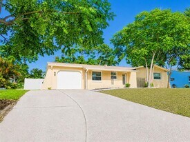 850 Karen St in Palm Harbor, FL - Building Photo