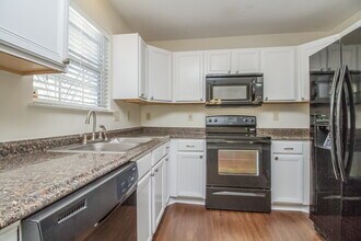 688 Hollandale Rd in La Vergne, TN - Building Photo - Building Photo