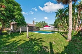 458 Freeman Rd NW in Palm Bay, FL - Foto de edificio - Building Photo