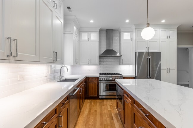 4139 N Kenmore Ave, Unit 2