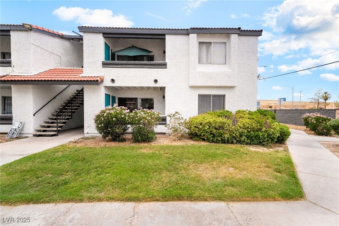 1455 E Katie Ave in Las Vegas, NV - Building Photo