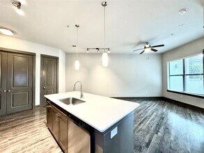 5454 Washington Ave in Houston, TX - Foto de edificio - Building Photo