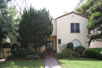 437 N Oakhurst Dr in Beverly Hills, CA - Building Photo - Building Photo