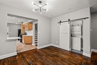 2711 E Kenwood Blvd in Milwaukee, WI - Building Photo - Building Photo