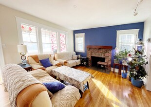 33 Carver Rd in Watertown, MA - Building Photo - Building Photo
