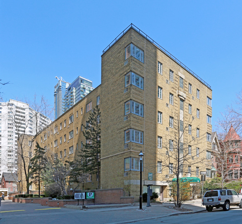 Cloverhill Apartments in Toronto, ON - Building Photo