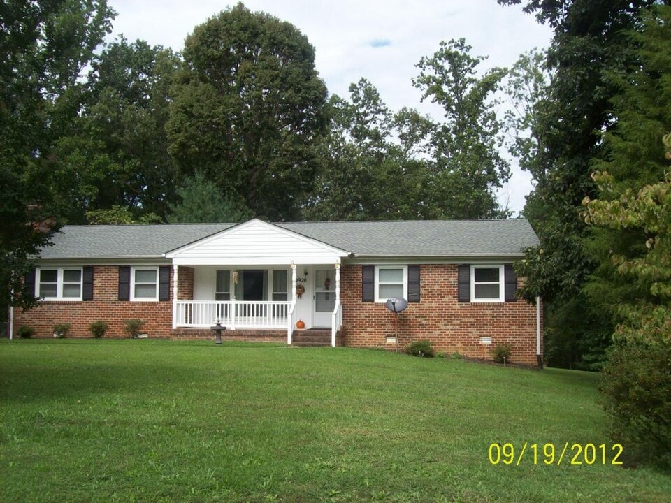 9920 Breslin Dr in Chesterfield, VA - Building Photo