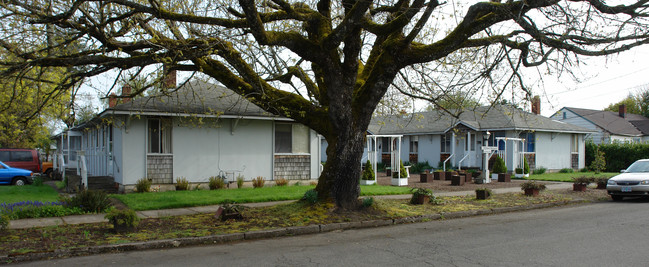 591 W Sherman St in Lebanon, OR - Building Photo - Building Photo