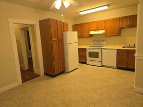 7 Spruce St in Clinton, MA - Building Photo - Building Photo