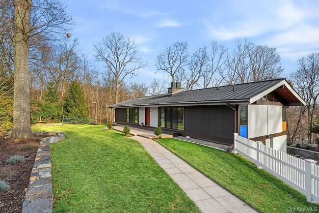 16 Park Hill Terrace in Dobbs Ferry, NY - Building Photo - Building Photo