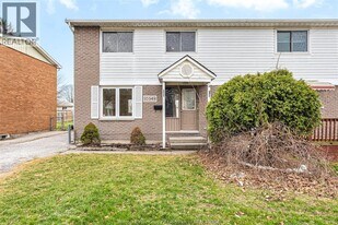 10349 Shenandoah Cres in Windsor, ON - Building Photo