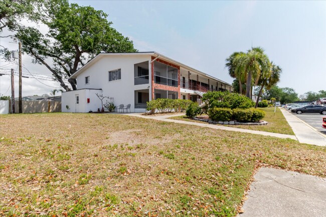 2348 Shelley St in Clearwater, FL - Foto de edificio - Building Photo