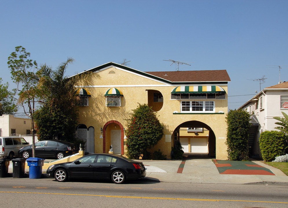 Casa Cecilia in Los Angeles, CA - Building Photo