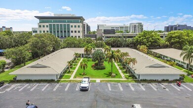 3249 Coral Hills Dr in Coral Springs, FL - Building Photo - Building Photo