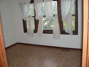 2305 Clinton Ave in Minneapolis, MN - Foto de edificio - Building Photo