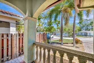 853 SW 11th Ct in Fort Lauderdale, FL - Building Photo - Building Photo