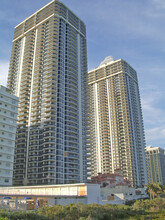 Blue & Green Diamond Condominiums in Miami Beach, FL - Building Photo - Building Photo