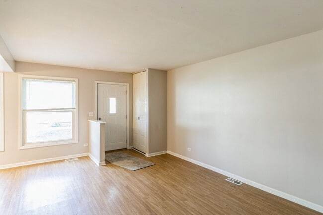 205 Winfield Ct in Vernon Hills, IL - Building Photo - Building Photo