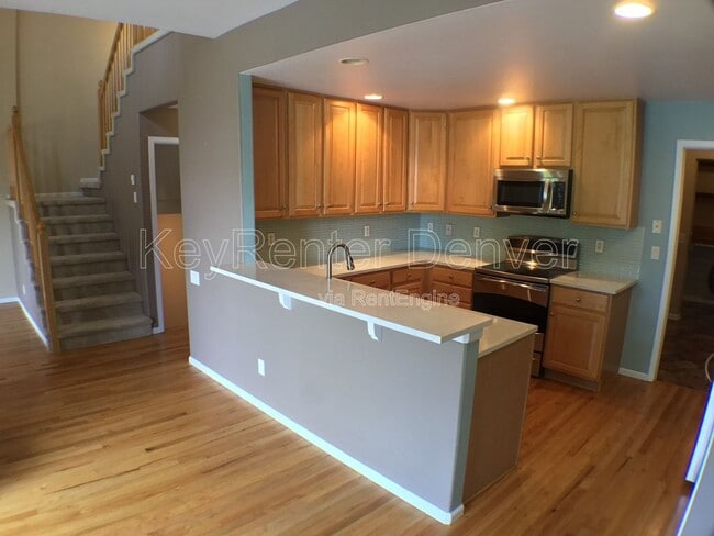 8014 E Fairmount Dr in Denver, CO - Foto de edificio - Building Photo