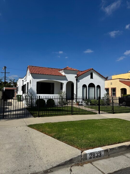 2833 Somerset Dr in Los Angeles, CA - Foto de edificio