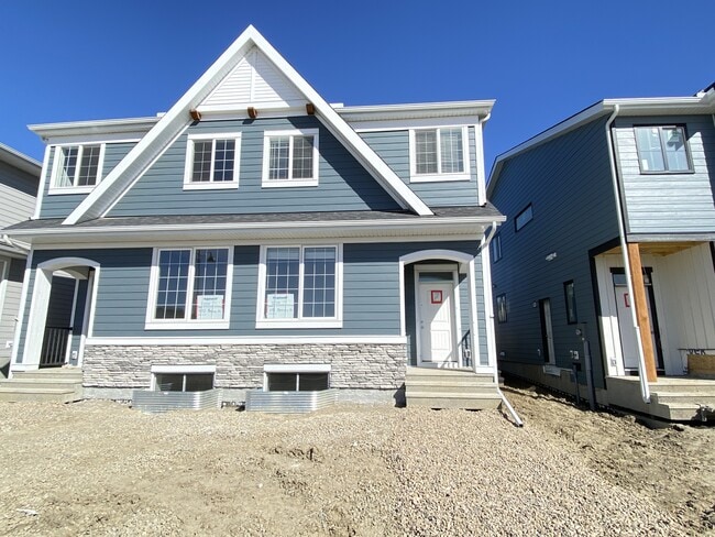 1090 Mahogany Blvd SE in Calgary, AB - Building Photo - Building Photo