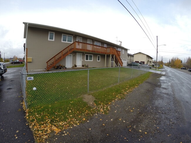 2706 Turner St, Unit 3 in Fairbanks, AK - Building Photo - Building Photo