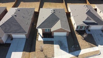 1416 Hamilton St in Howe, TX - Building Photo