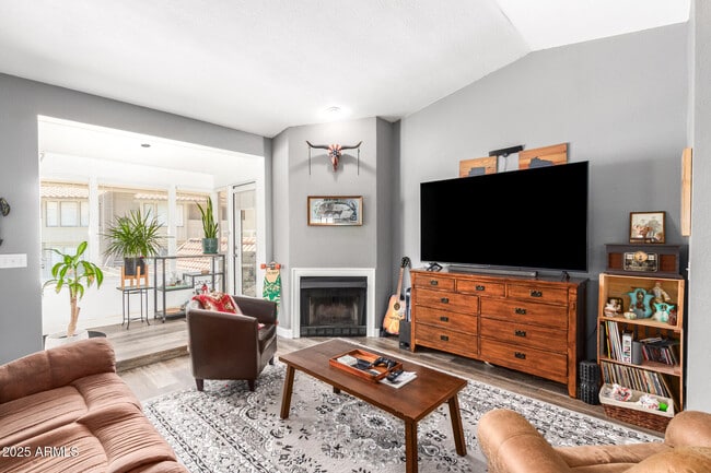 property at 1820 E Morten Ave