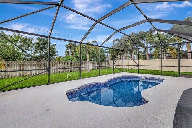 348 SW Millard Dr in Port St. Lucie, FL - Building Photo - Building Photo