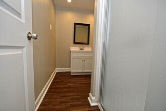 20 E Eureka Dr in Lemont, IL - Building Photo - Building Photo