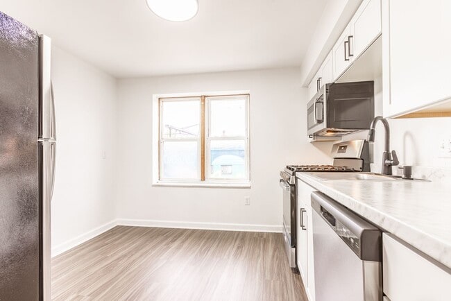 601 E Warrington Ave in Pittsburgh, PA - Foto de edificio - Building Photo