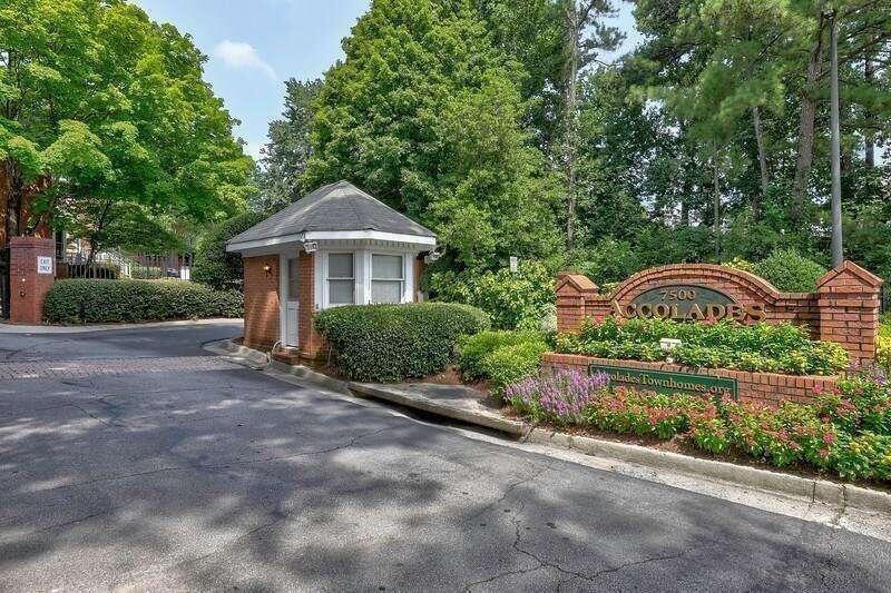 7500 Roswell Rd in Sandy Springs, GA - Foto de edificio