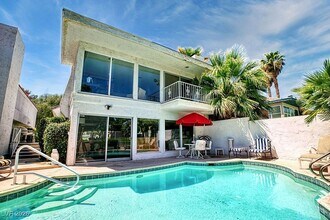 940 Vegas Valley Dr in Las Vegas, NV - Foto de edificio - Building Photo