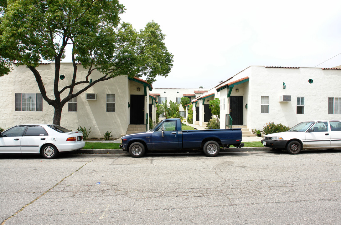 449-453 W Garfield Ave in Glendale, CA - Foto de edificio