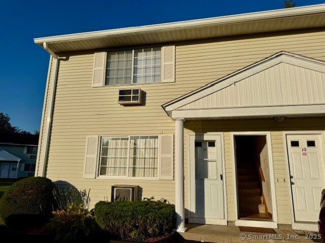 22 Lisa Ct in Waterbury, CT - Building Photo