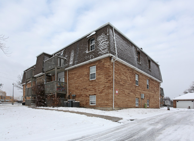 Cedar Tree Apartments in Olathe, KS - Building Photo - Building Photo