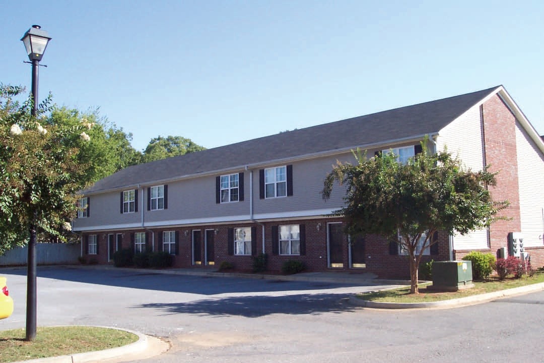 Grassdale Pointe in Cartersville, GA - Building Photo