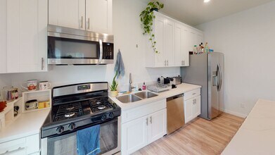 6330 Mesita Dr in San Diego, CA - Building Photo - Building Photo