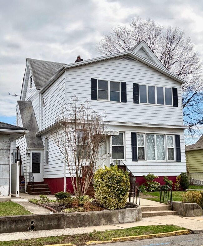 30 Elm St, Unit Unit 2, Unit Unit 2