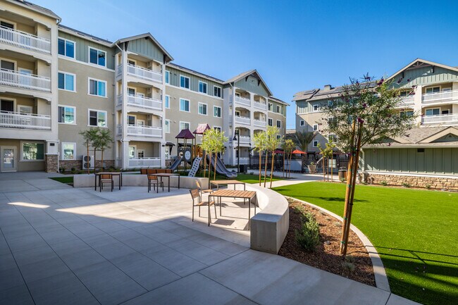 Oak View Ranch Family Apartments in Murrieta, CA - Building Photo - Building Photo