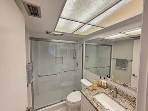 1012 Pearce Dr in Clearwater, FL - Building Photo - Building Photo