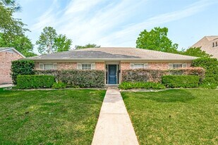 927 Carlingford Ln in Houston, TX - Building Photo