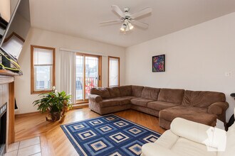 1448 W Chicago Ave, Unit 3 in Chicago, IL - Foto de edificio - Building Photo