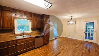 103 Westland Ct in Acworth, GA - Building Photo - Building Photo